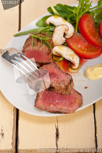 Image of beef filet mignon grilled with vegetables