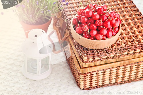 Image of bowl of fresh red cherries