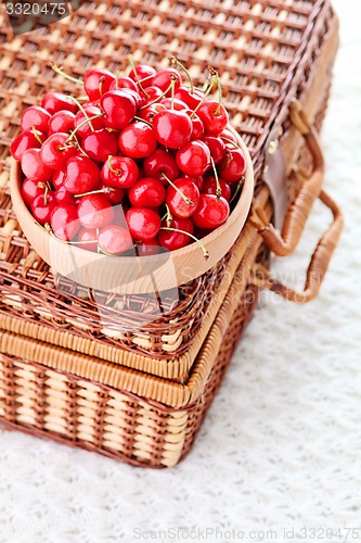 Image of bowl of fresh red cherries