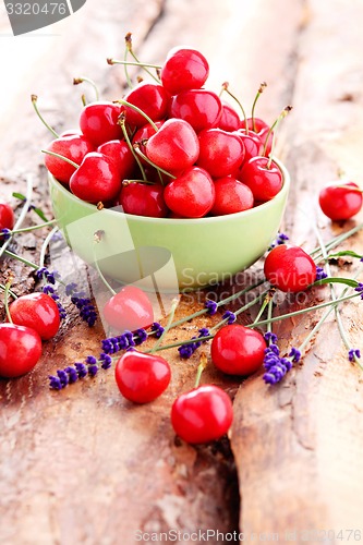 Image of bowl of fresh red cherries