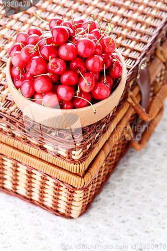 Image of bowl of fresh red cherries