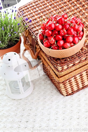 Image of bowl of fresh red cherries