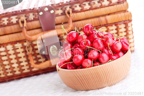 Image of bowl of fresh red cherries