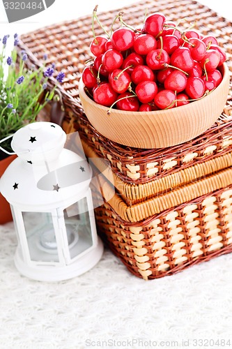 Image of bowl of fresh red cherries