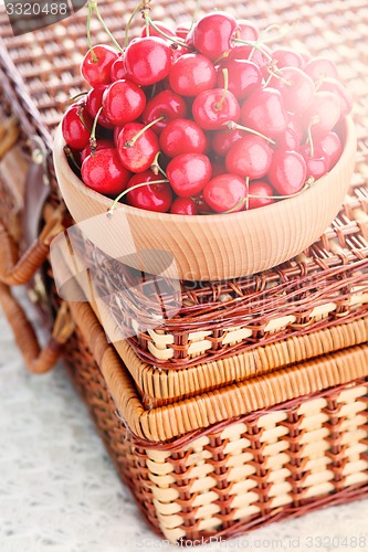 Image of bowl of fresh red cherries