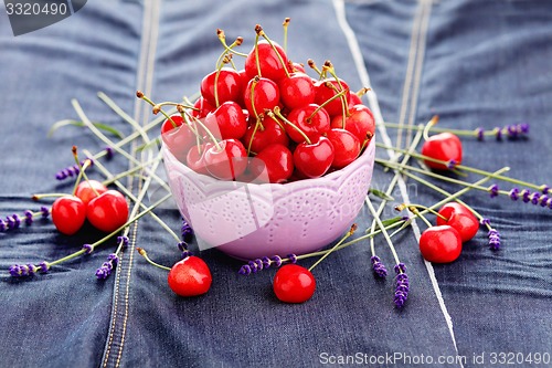 Image of bowl of fresh red cherries