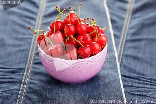 Image of bowl of fresh red cherries