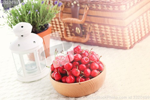 Image of bowl of fresh red cherries