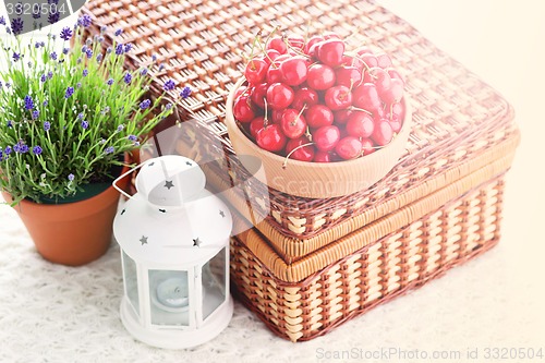 Image of bowl of fresh red cherries