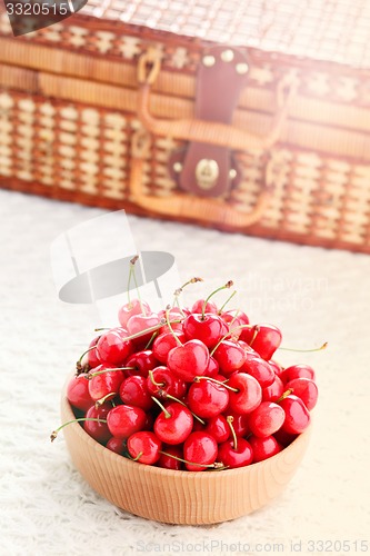 Image of bowl of fresh red cherries