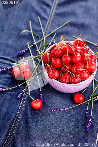 Image of bowl of fresh red cherries