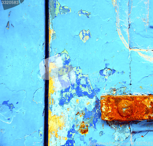 Image of door and padlock