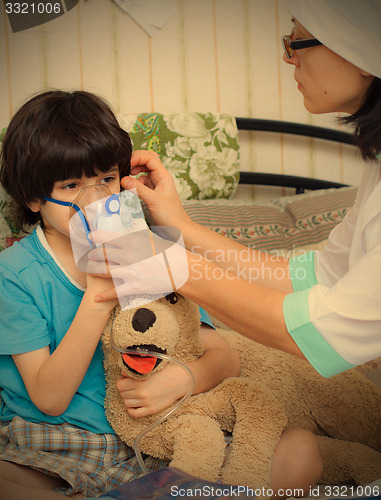 Image of children\'s physician spends boy inhalation session