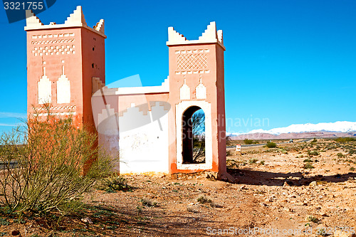 Image of gate   in todra   and  village