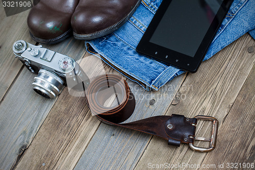 Image of traveler set with a leather belt