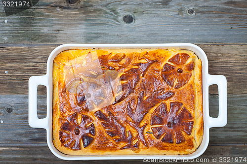 Image of shred-pie in a white ceramic pot on vintage table