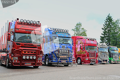 Image of Line Up of Show Trucks at Riverside Truck Meeting 2015