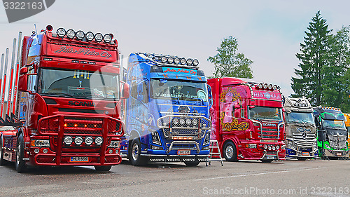 Image of Line Up of Show Trucks at Riverside Truck Meeting 2015