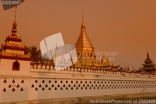 Image of ASIA MYANMAR INLE LAKE NYAUNGSHWN PAGODA