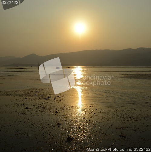 Image of ASIA MYANMAR INLE LAKE LANDSCAPE SUNRISE