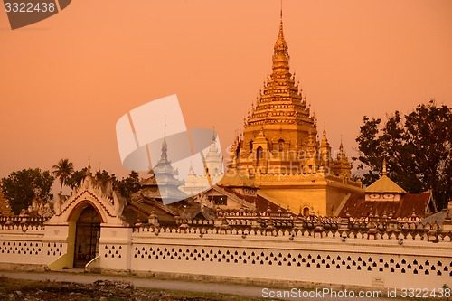 Image of ASIA MYANMAR INLE LAKE NYAUNGSHWN PAGODA