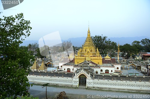 Image of ASIA MYANMAR INLE LAKE NYAUNGSHWN PAGODA