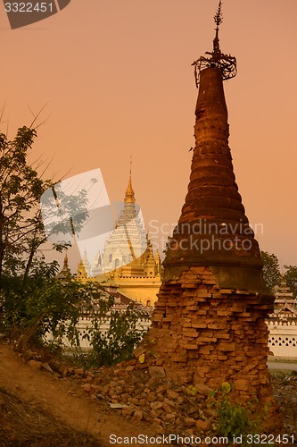 Image of ASIA MYANMAR INLE LAKE NYAUNGSHWN PAGODA