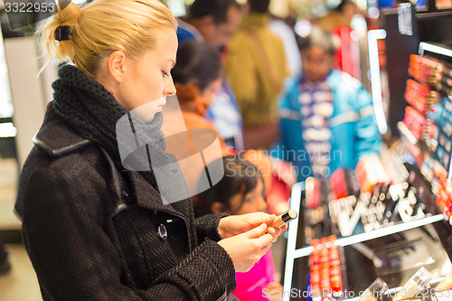 Image of Beautiful woman shopping in beauty store.