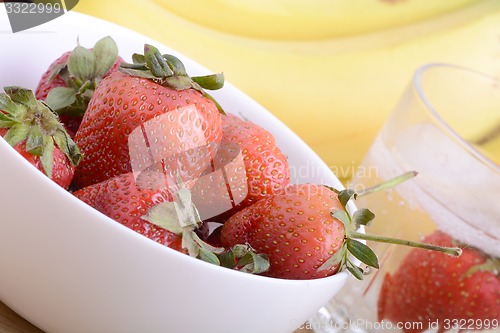 Image of healthy strawberry with fruits