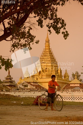 Image of ASIA MYANMAR INLE LAKE NYAUNGSHWN PAGODA