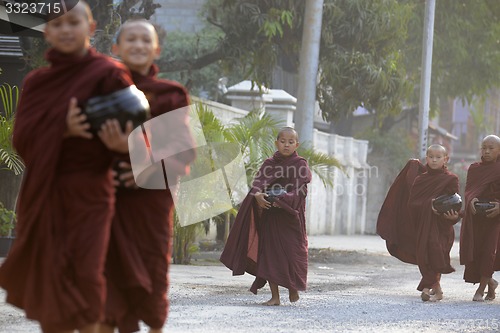 Image of ASIA MYANMAR NYAUNGSHWE MONK