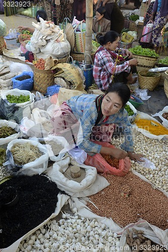 Image of ASIA MYANMAR NYAUNGSHWE WEAVING FACTORY