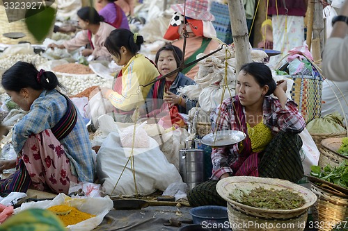 Image of ASIA MYANMAR NYAUNGSHWE WEAVING FACTORY