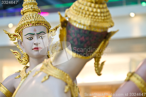 Image of Statues in Bangkok airport