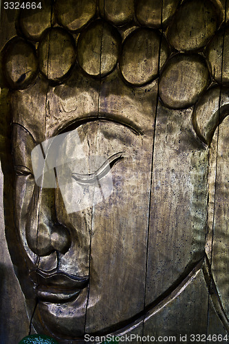 Image of Face sculpted in wood