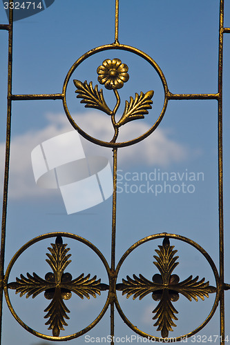 Image of metal pattern on a fence