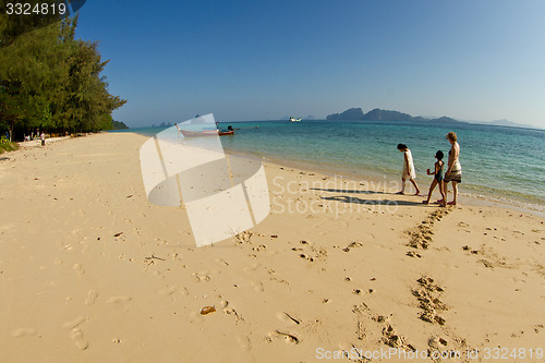 Image of Familly at the beach in thailand