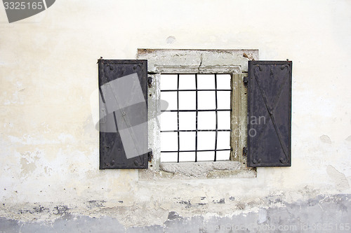 Image of Stone window