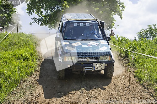 Image of Subaru jeep in competition