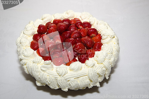 Image of Creamy strawberry cake