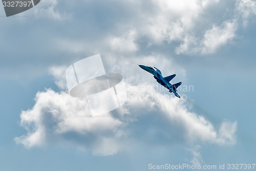 Image of Flying SU-27 fighter