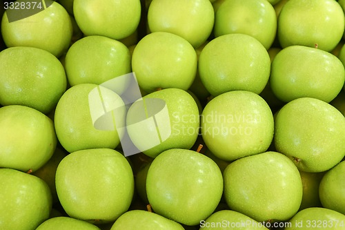 Image of neatly folded green apples