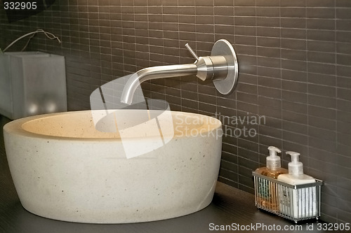 Image of Lavabo and faucet