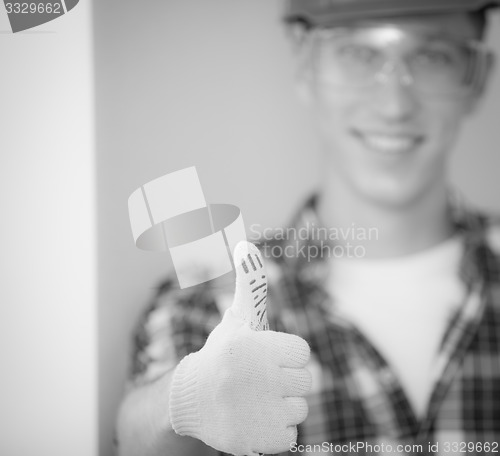 Image of builder shows his hand, that all is well