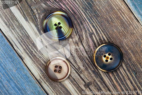 Image of three vintage buttons