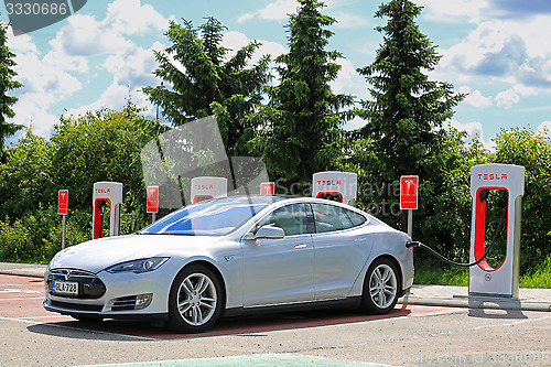 Image of Charging Tesla Model S Battery at Tesla Supercharger Station