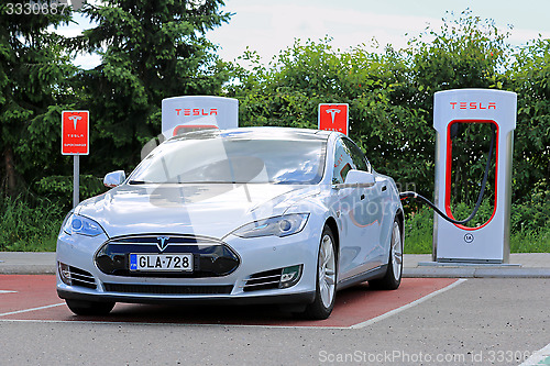 Image of Tesla Model S at Supercharger Station