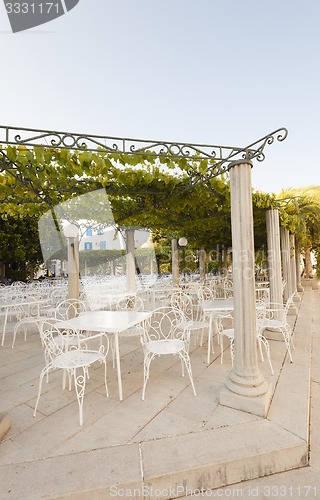 Image of open-air restaurant  