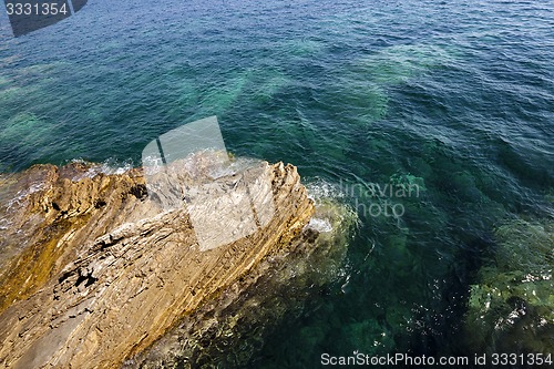 Image of rocky shore  