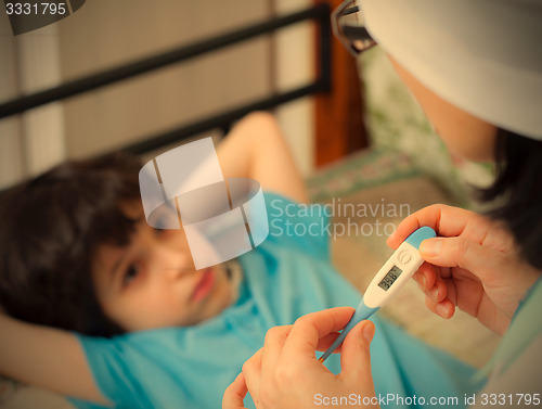 Image of Temperature measurement in the child. home medicine